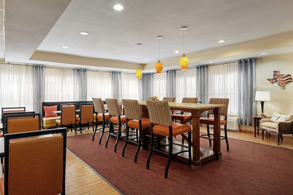 Hampton Inn Abilene - photo 21