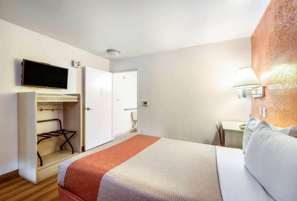 Motel 6 Youngtown AZ Phoenix Sun City - photo 9