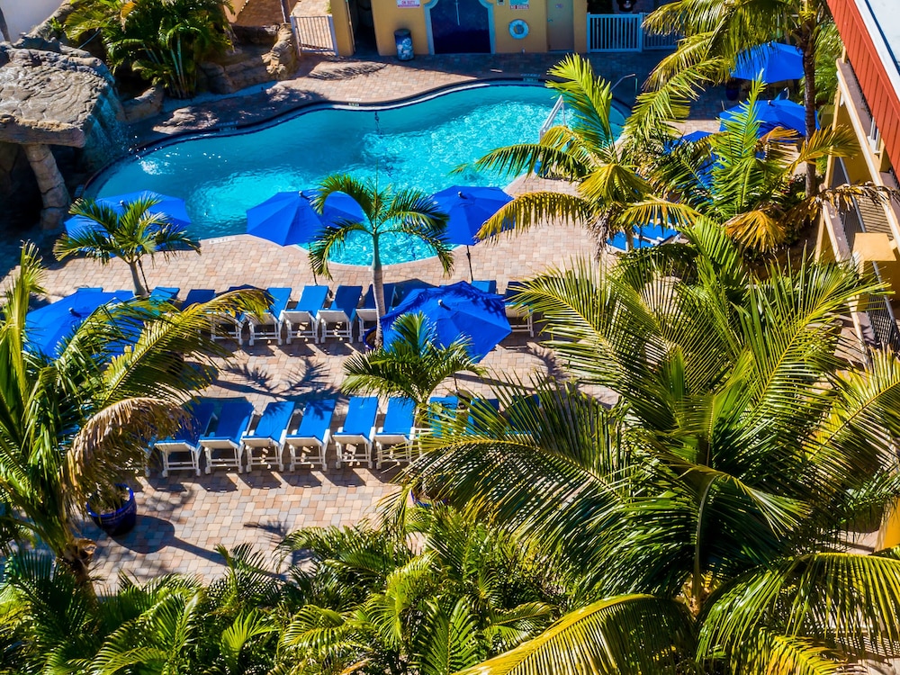 Coconut Cove All Suite Hotel - photo 14