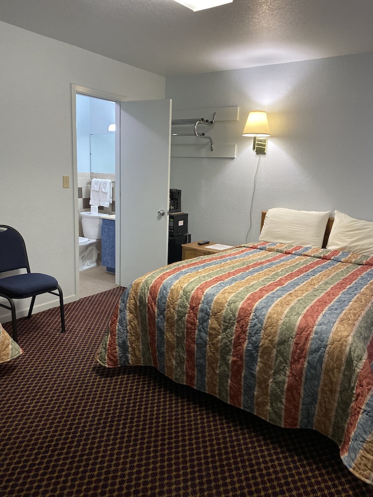 Regency Inn Comanche - photo 18