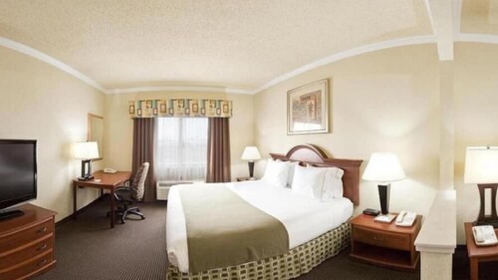 Holiday Inn Express & Suites Greenville by IHG - photo 11