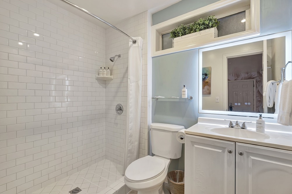 Santa Monica Hotel - photo 51