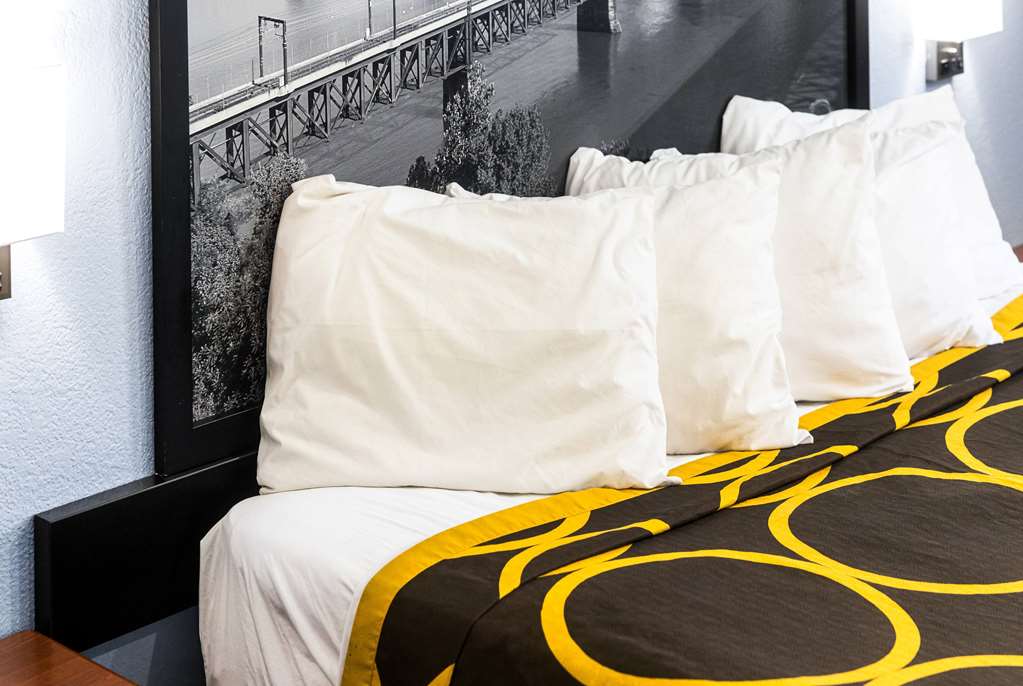 Super 8 by Wyndham Pittsburgh Monroeville - photo 46