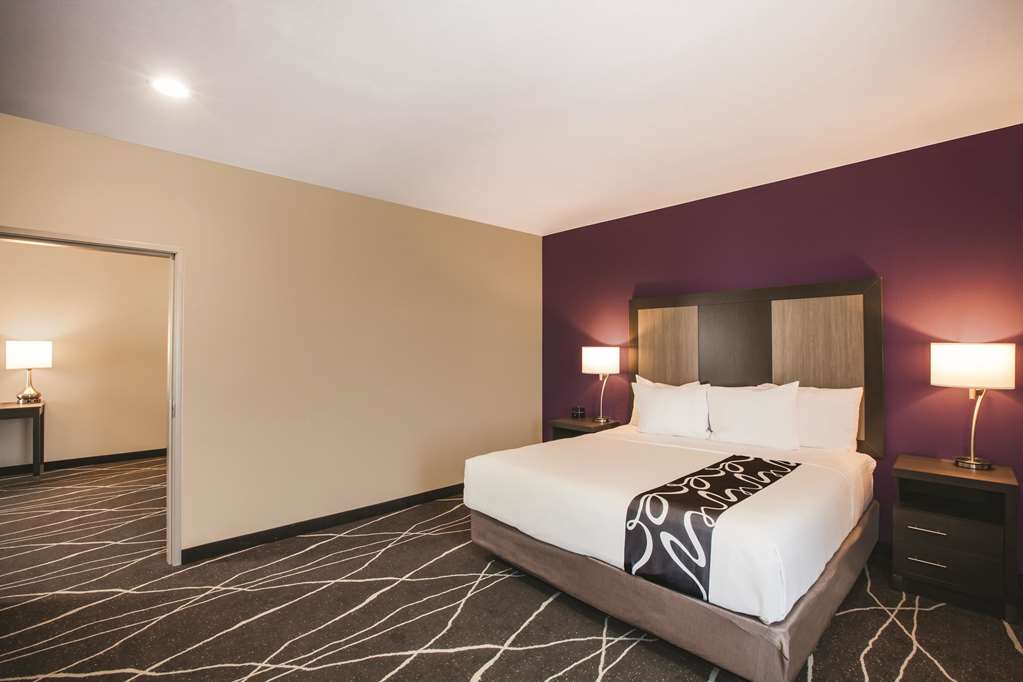La Quinta Inn & Suites by Wyndham Dallas Northeast Arboretum - photo 23