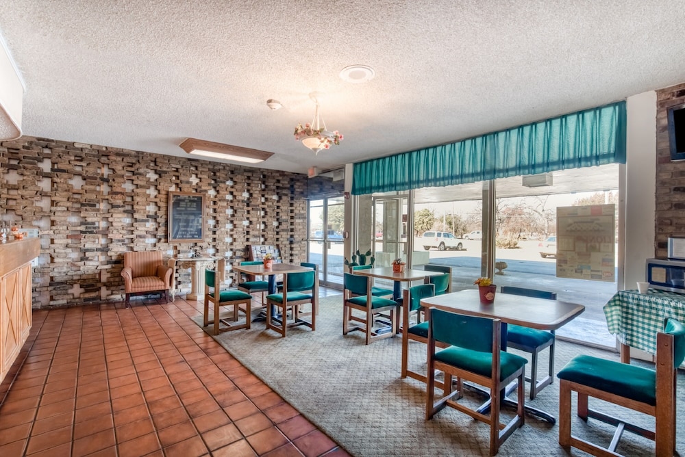 OYO Hotel Brownwood Hwy 67 - photo 24