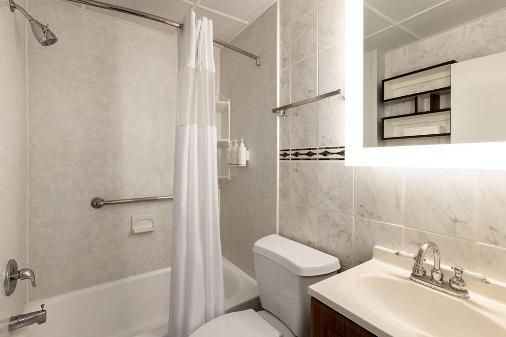 Howard Johnson by Wyndham Ocean City Oceanfront - photo 38