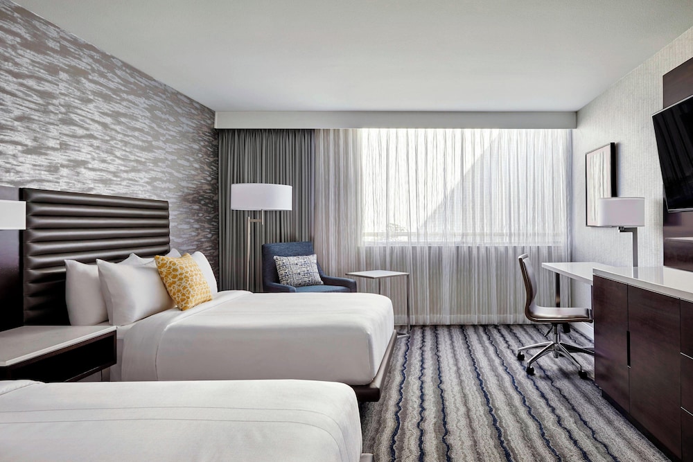 Ventura Beach Marriott - photo 13