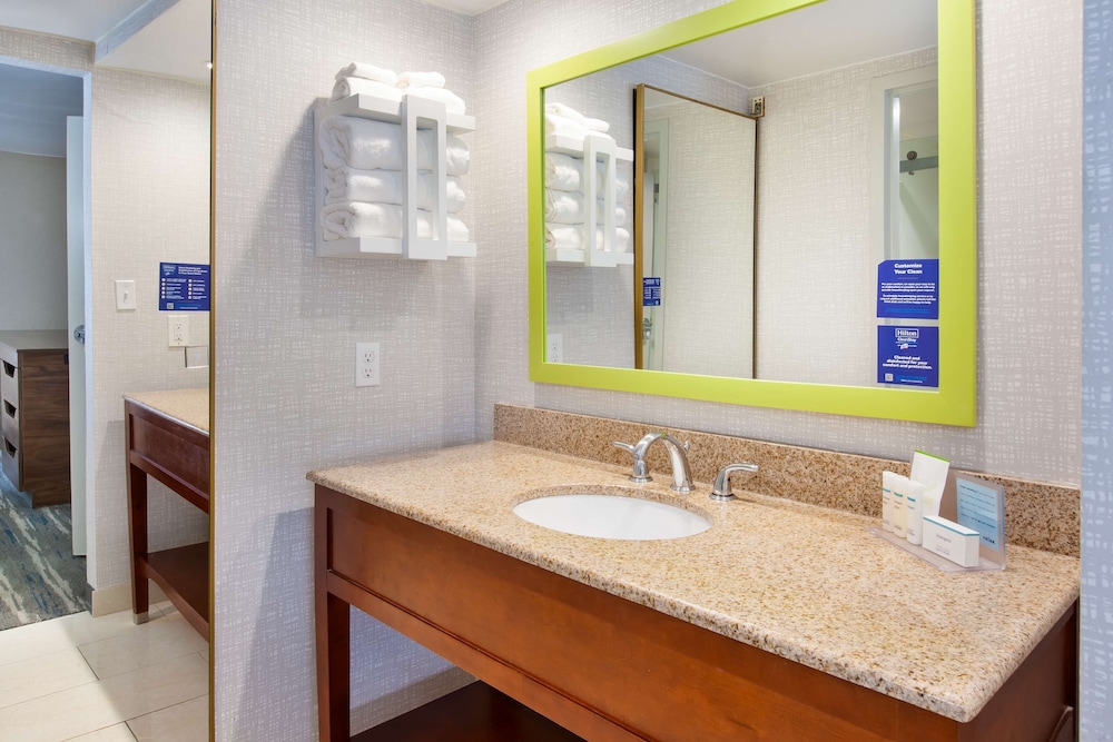Hampton Inn College Park - photo 32