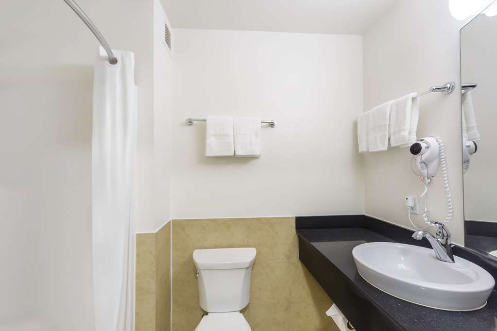 Motel 6 Laredo TX Airport - photo 12