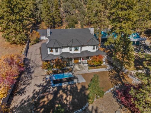 Mountain High Luxury Castle &Spa — 4-Star Luxury Hotel in Wrightwood, United States