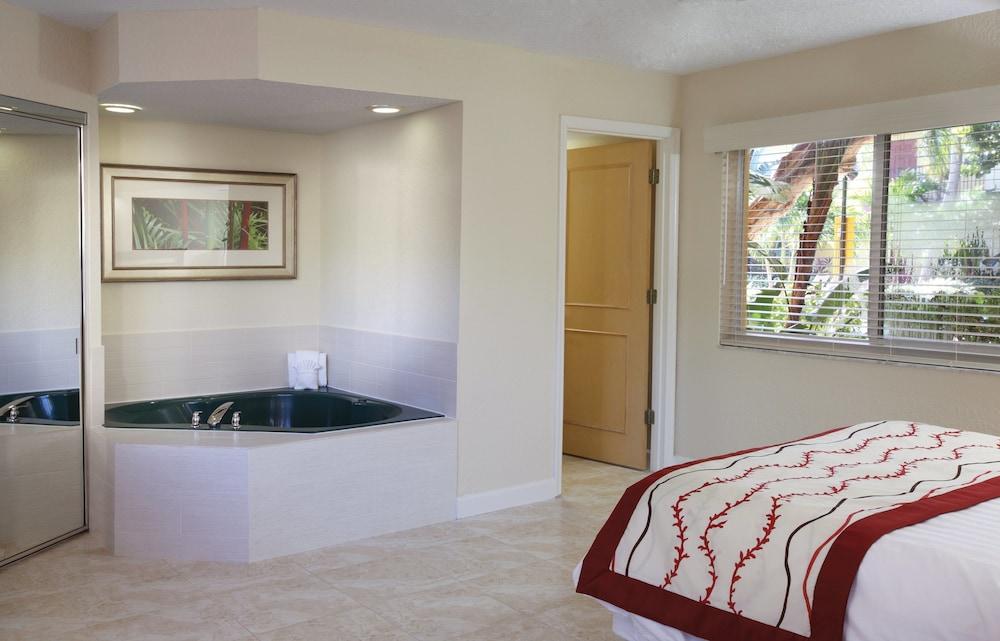 Wyndham Ocean Palms - photo 8