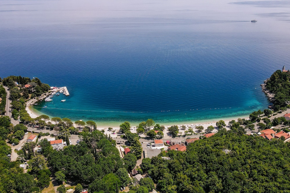 Mobile homes — 4-Star Luxury Hotel in Lovran, Croatia
