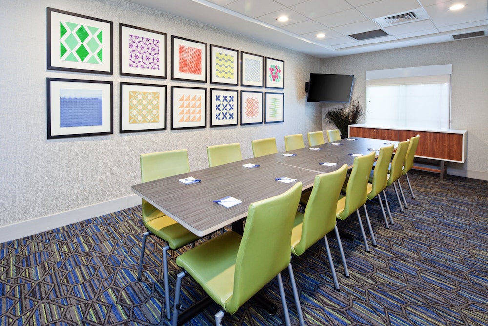 Holiday Inn Express & Suites Clovis Fresno Area by IHG - photo 29
