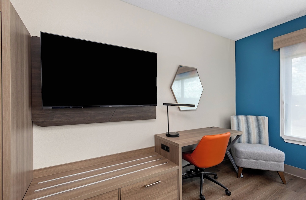Holiday Inn Express Hotel Ooltewah Springs Chattanooga by IHG - photo 22