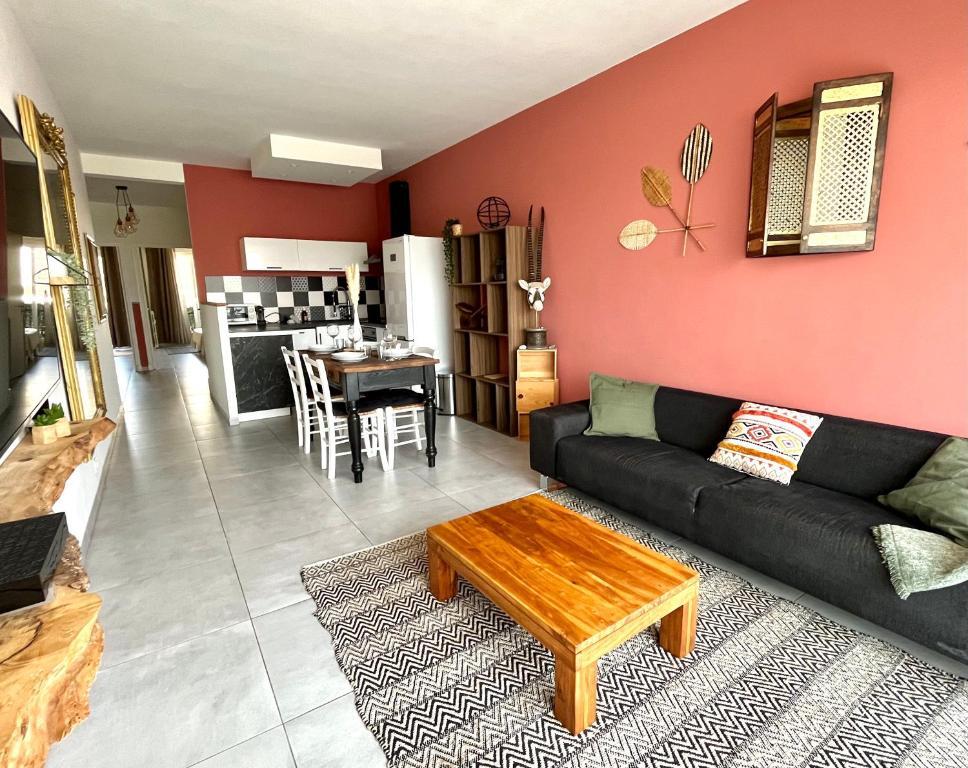 2 Bedrooms Sea View Apartment — 4-Star Luxury Hotel in Nice, France