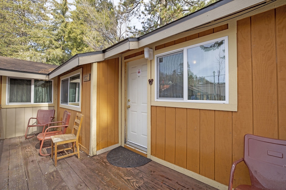 Sleepy Hollow Cabins and Hotel - photo 8