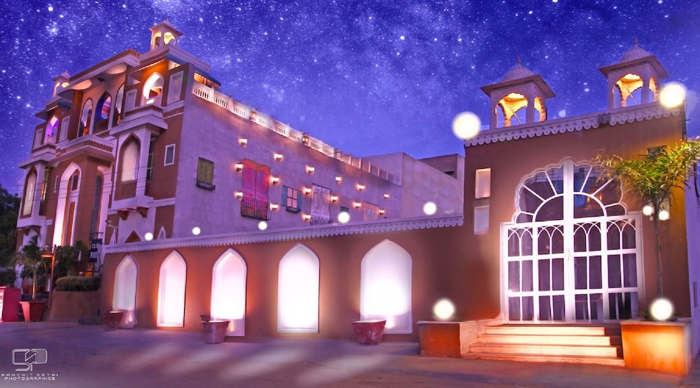 Super Townhouse Mansarovar Near Metro Station Formerly Dev Villas — 4-Star Luxury Hotel in Jaipur, India