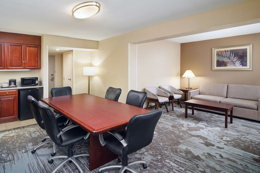 DoubleTree by Hilton Hotel Rocky Mount - photo 39
