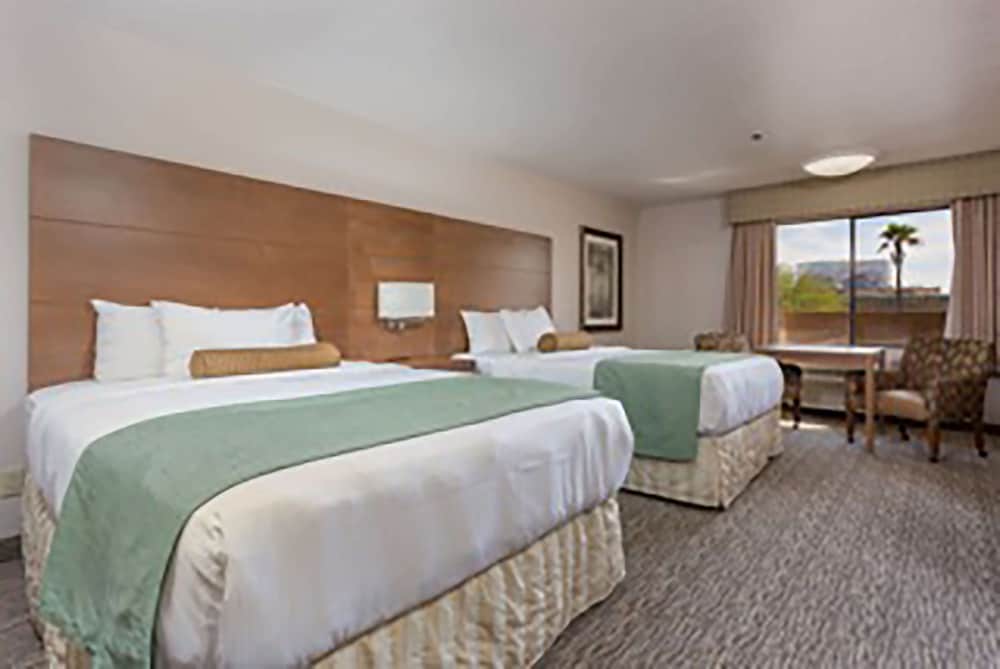 Yuma Inn & Suites - photo 9