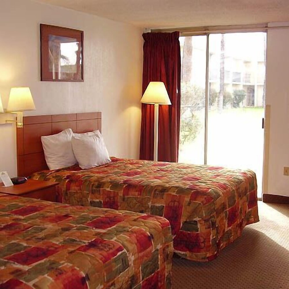 Vacation Inn Phoenix - photo 6