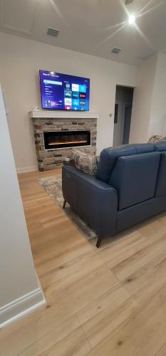 New 2024 Downtown Gem King Bed Smart Home — 4-Star Luxury Hotel in Jacksonville, United States