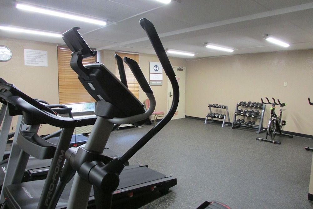Clarion Inn & Suites Grand Rapids Airport - photo 65