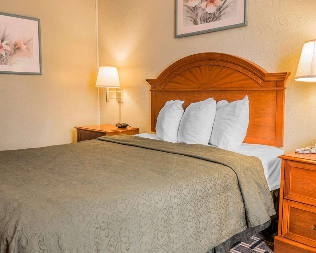 Quality Inn Grand Rapids North - photo 15