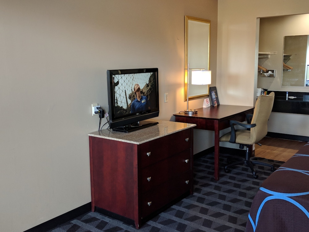 Residential Suites Blue Springs by Hotel O I 70 - photo 2