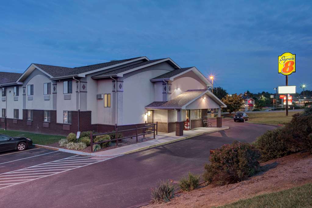 Super 8 by Wyndham Christiansburg Blacksburg Area - featured photo