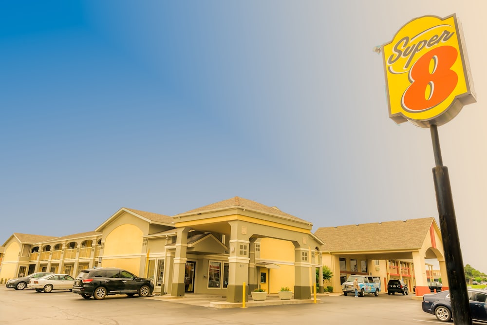 Super 8 by Wyndham Oklahoma Airport Fairgrounds West - photo 21