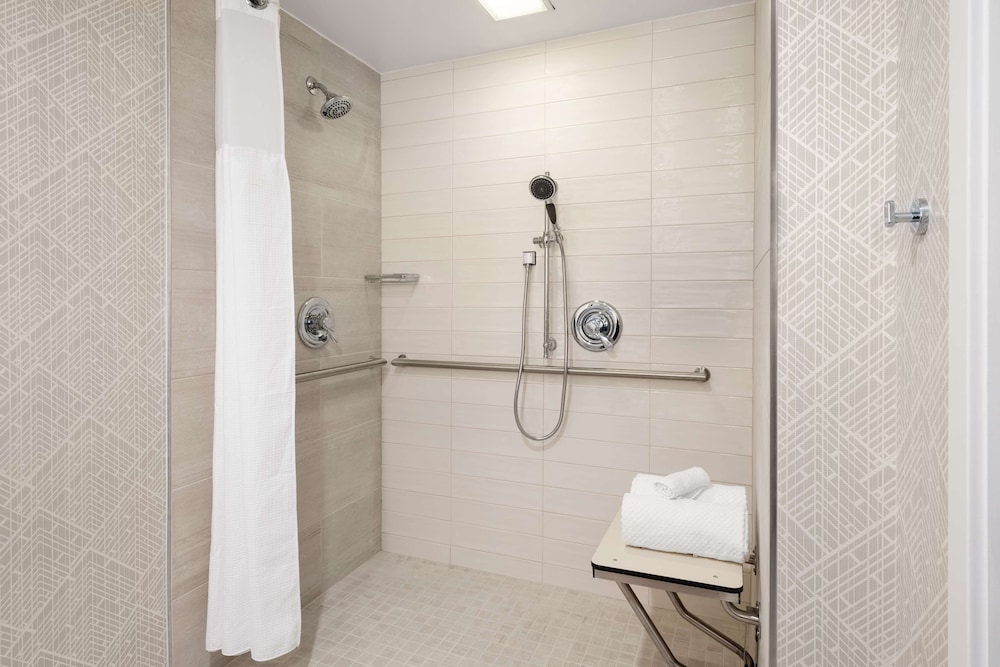 Embassy Suites by Hilton Portland Airport - photo 30