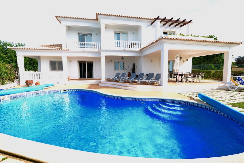 Beautiful 5 En suite bed Villa With Private Pool — 4-Star Luxury Hotel in Albufeira, Portugal