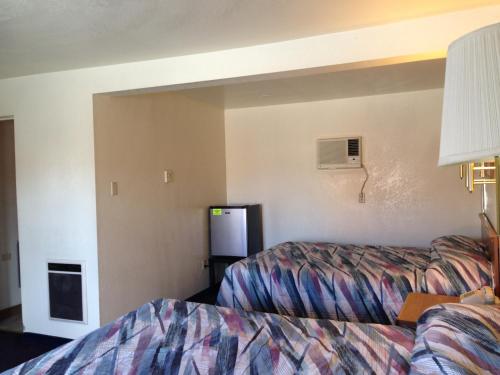 Travelers Inn Motel - photo 7