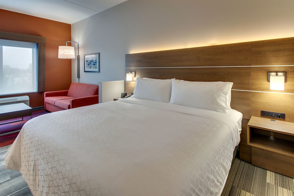 Holiday Inn Express & Suites Nashville Metrocenter Downtown by IHG - photo 5