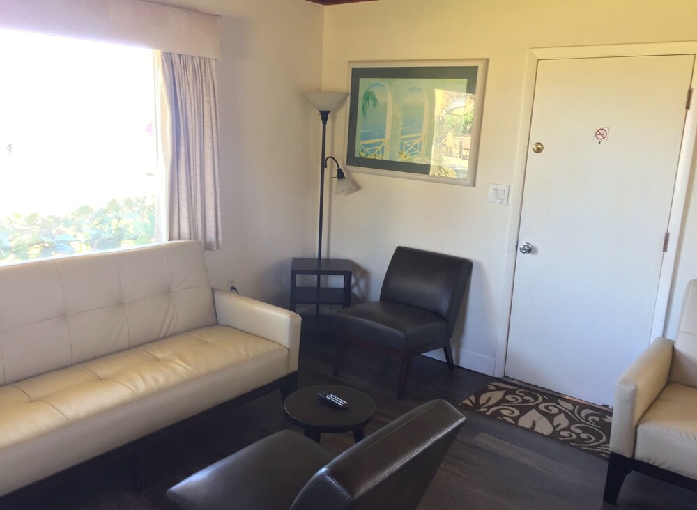 Surf Studio Beach Resort - photo 28