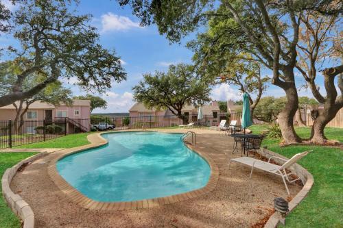 Groovy Getaway - last minute hotel in Canyon Lake