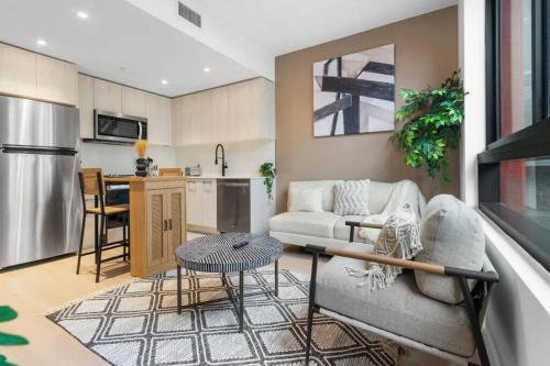 Top Floor 2BR in Wynwood with Pool Gym Rooftop — 4-Star Luxury Hotel in Miami, United States