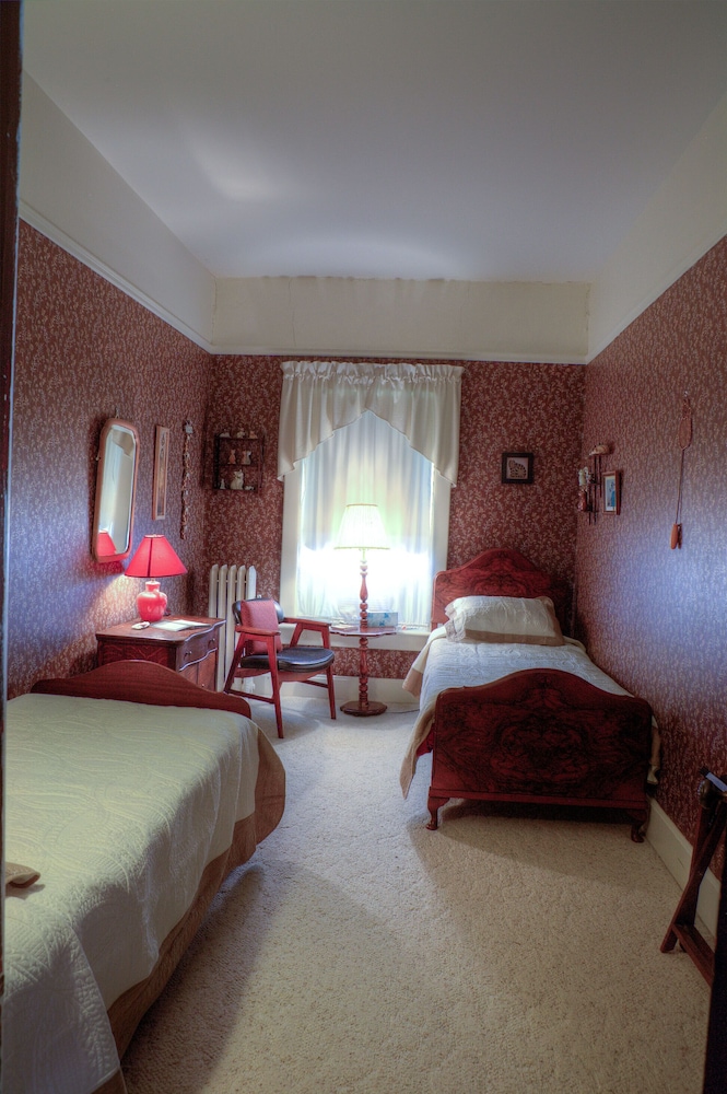 Inn of the Six Toed Cat - photo 9