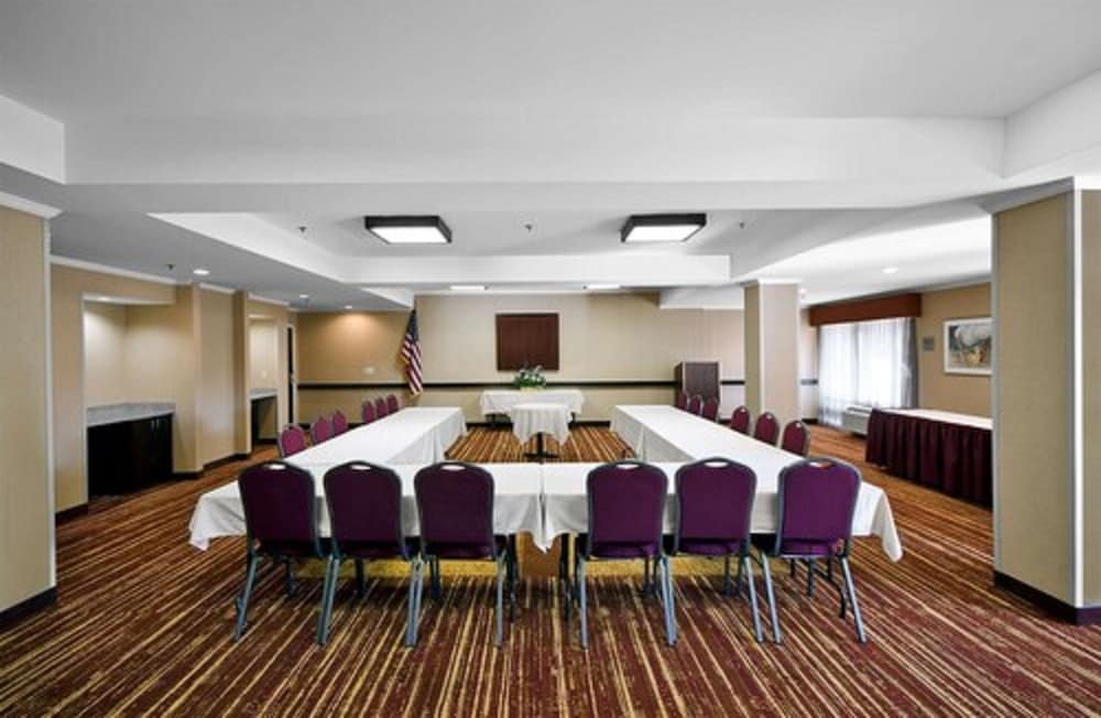 Hampton Inn Asheboro - photo 39