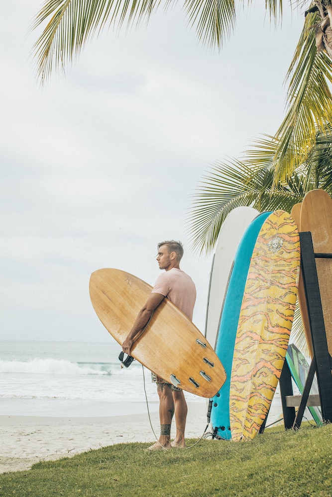 Surfing/boogie boarding