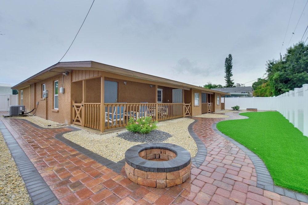 10 Mi to Coquina Beach: Spacious Bradenton Duplex in Bradenton, United States