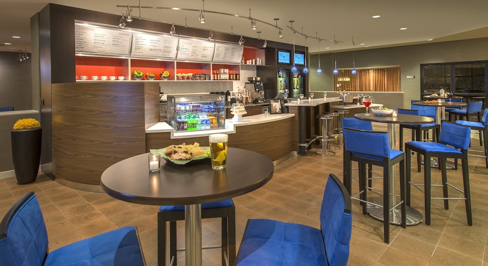 Courtyard by Marriott Grand Rapids Airport - photo 28