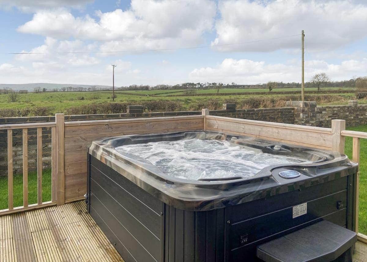 Arran Hills — hotel in Kilwinning