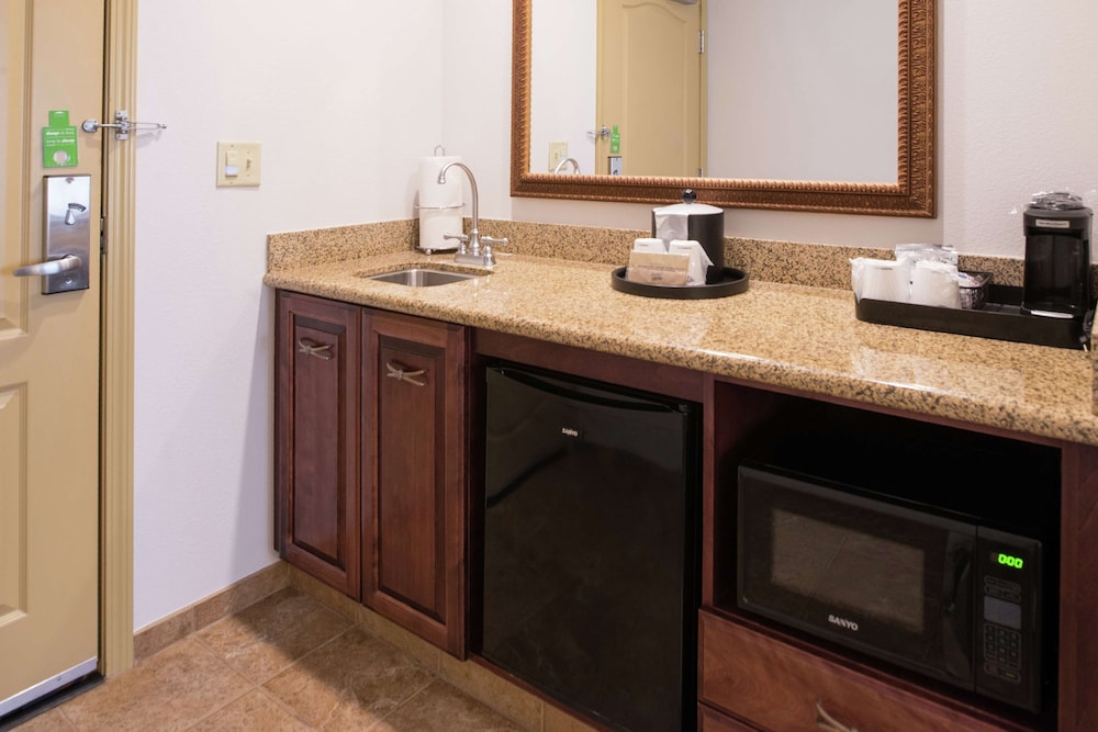 Hampton Inn & Suites Rifle - photo 25