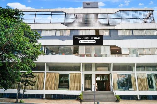 Townhouse Oak Hadapsar — 4-Star Luxury Hotel in Pune, India