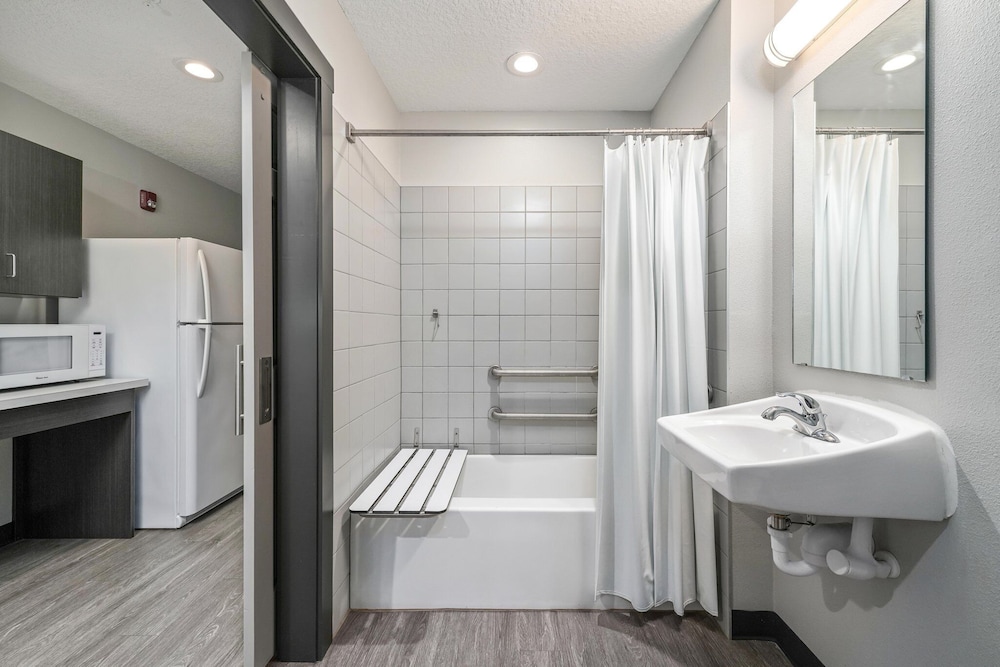 Baymont by Wyndham Ocala Suites - photo 29