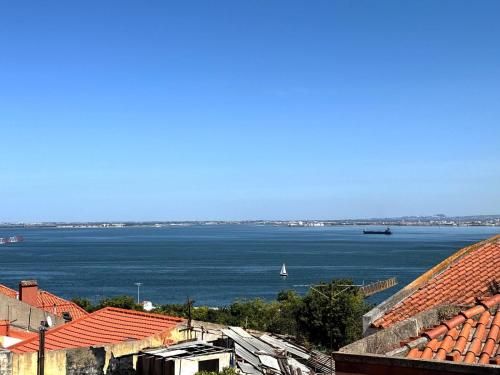 Alfama Charm Authentic Lisbon Stay — 4-Star Luxury Hotel in Lisbon, Portugal