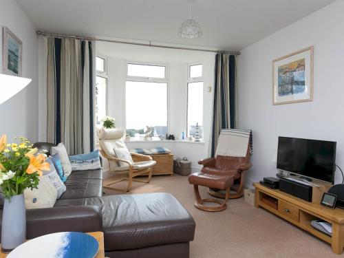 Modern 2 Bedroom Apartment with stunning Sea Views Pass the Keys — 4-Star Luxury Hotel in Holyhead, United Kingdom