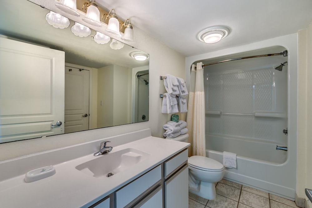 Watch Resort by Condo World - photo 23