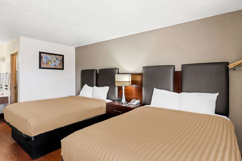 Econo Lodge Emporia - photo 19